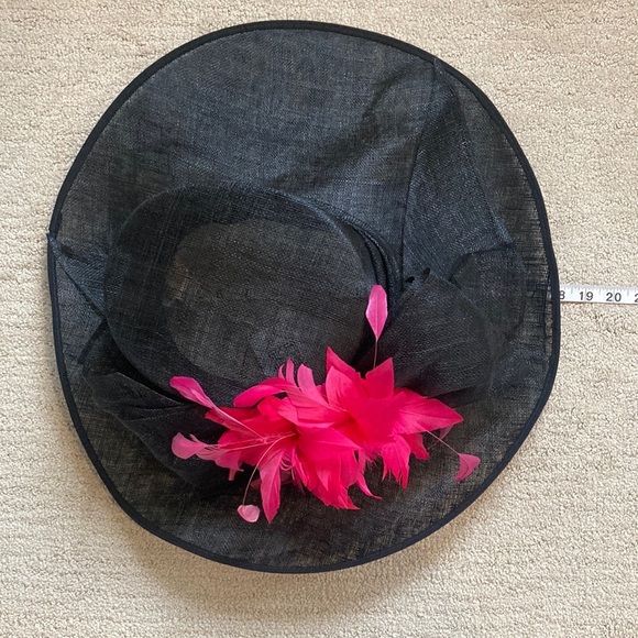 Gorgeous Derby Hat Flax Black W/Fuchsia Feathers - Picture 15 of 15